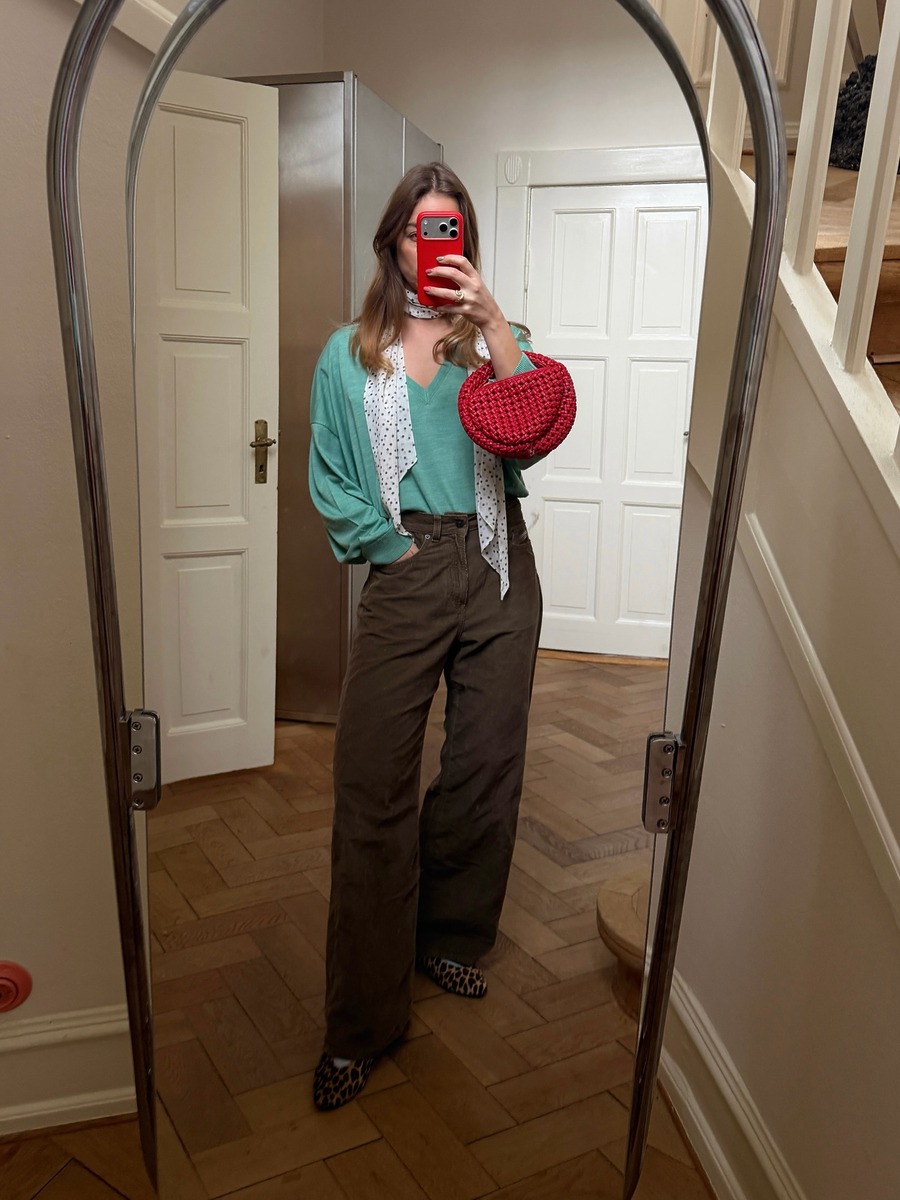 red outfit, 2026 red fashion, red color styling, 레드 컬러 스타일링, 레드 포인트, 레드 패션