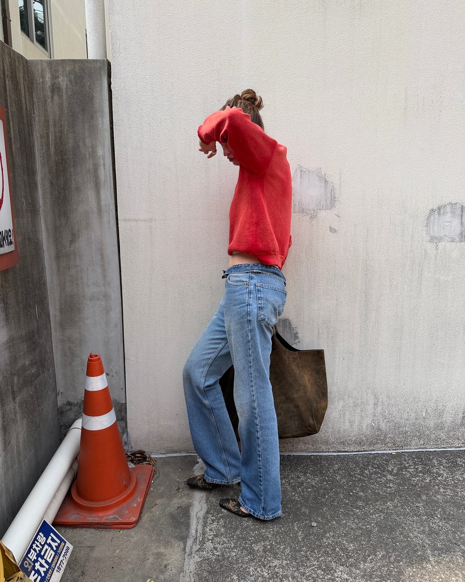 red outfit, 2026 red fashion, red color styling, 레드 컬러 스타일링, 레드 포인트, 레드 패션