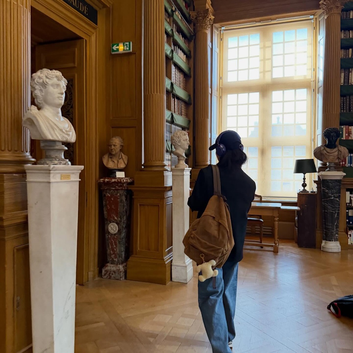 수지 백팩 스웨이드