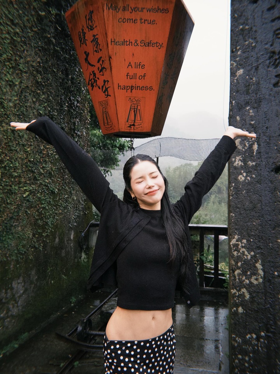 솔라 도트 미디스커트