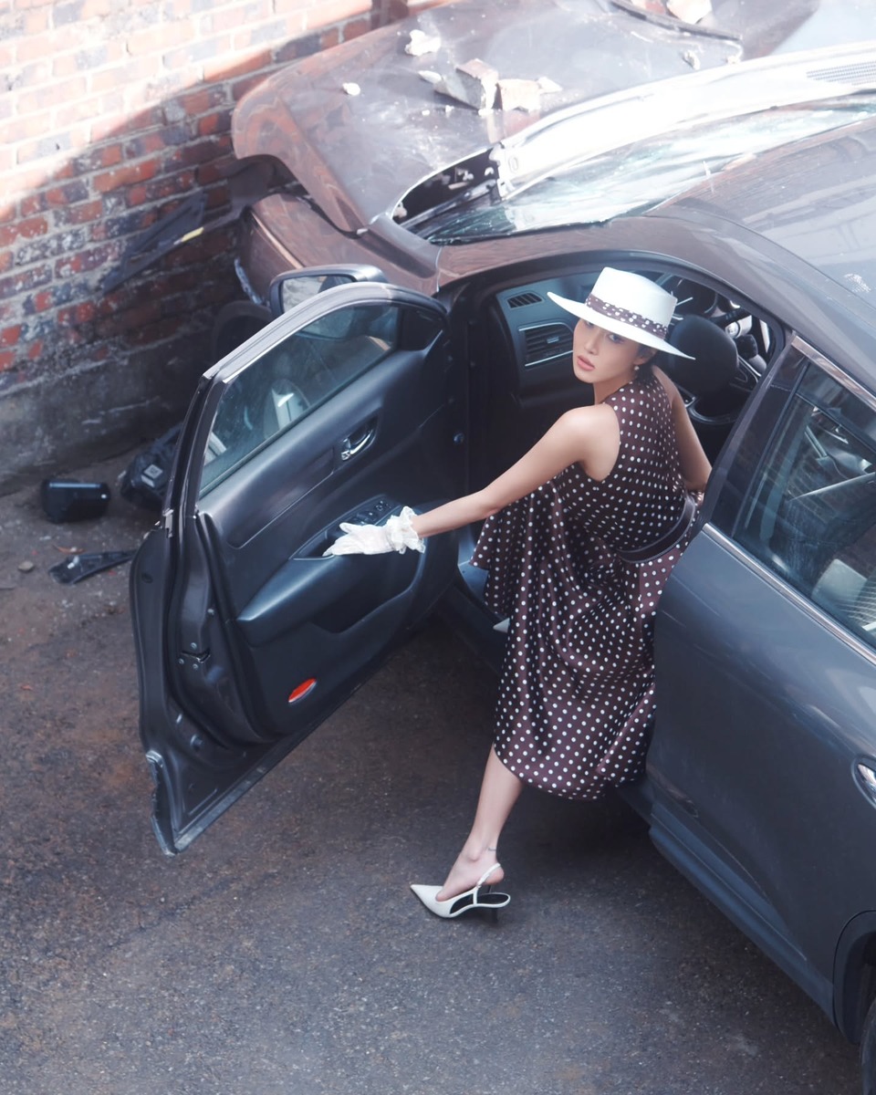 화사 도트 원피스