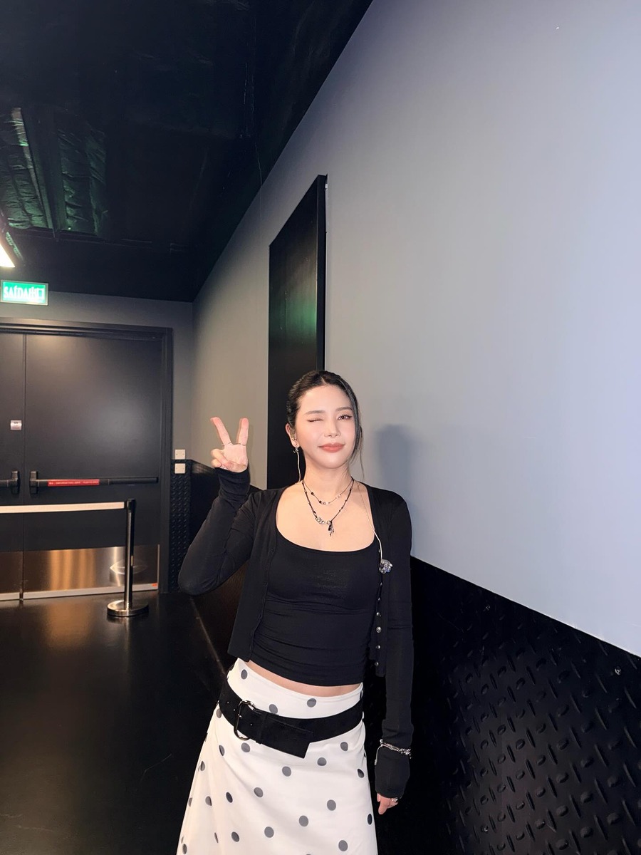 솔라 도트 미디스커트