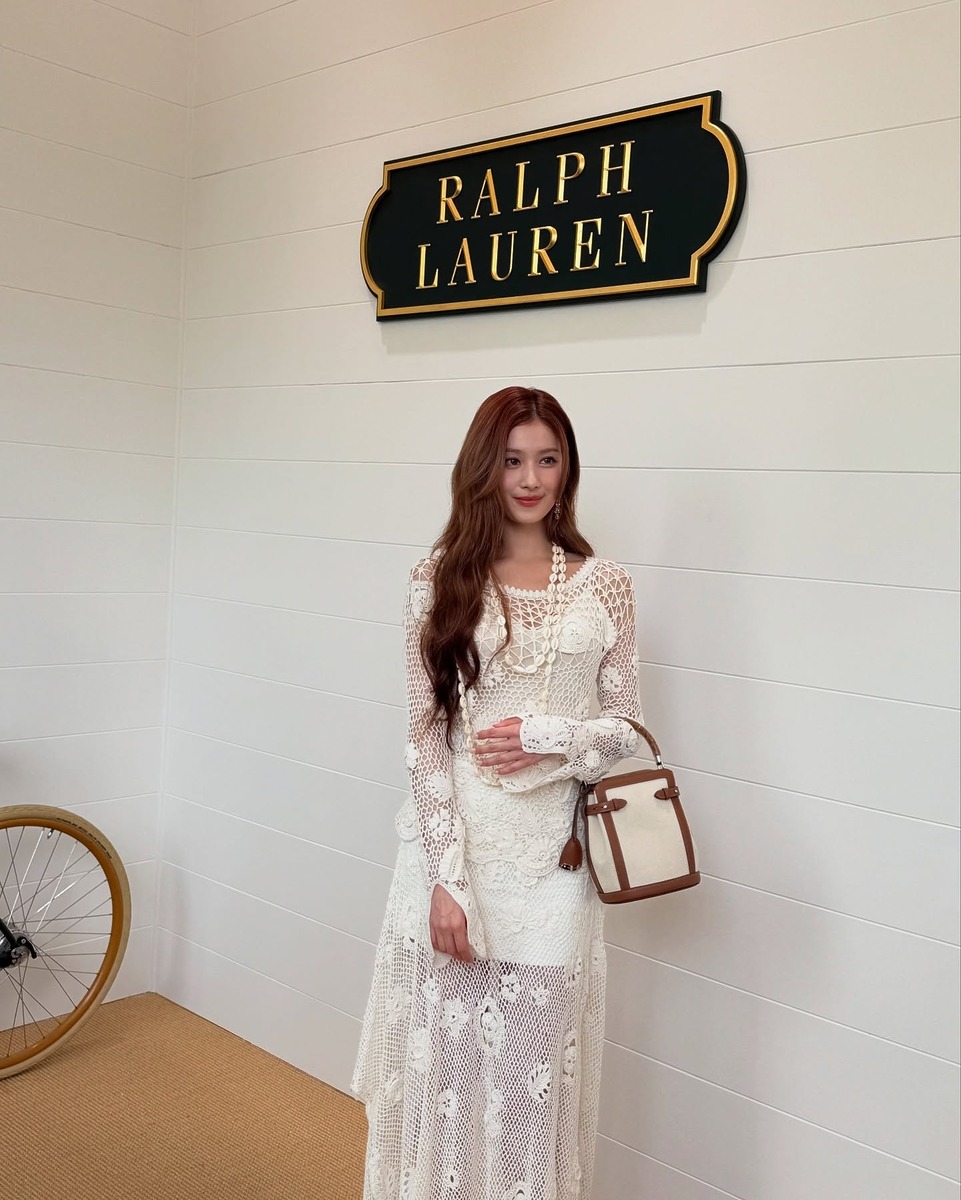 트와이스 사나 화이트 원피스 드레스