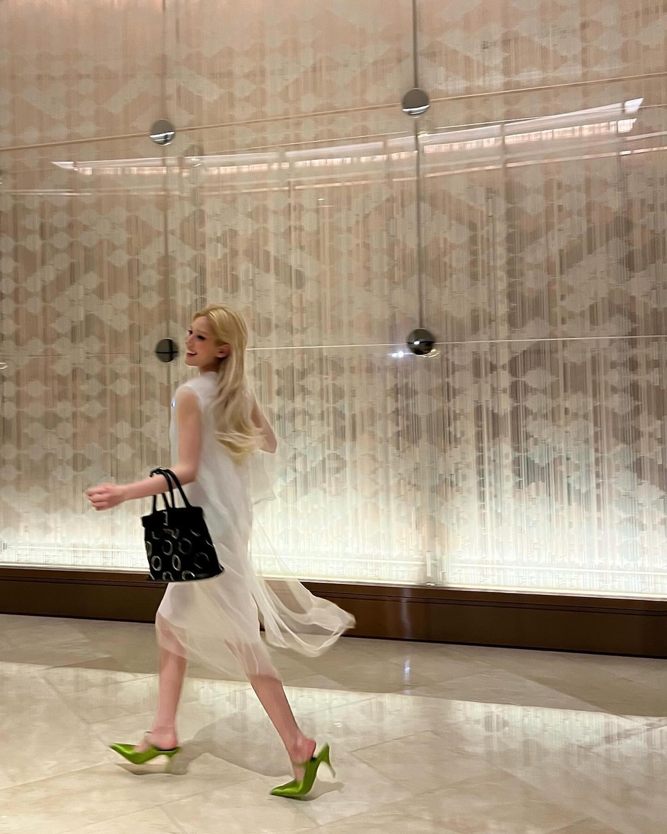 전소미 화이트 드레스 원피스