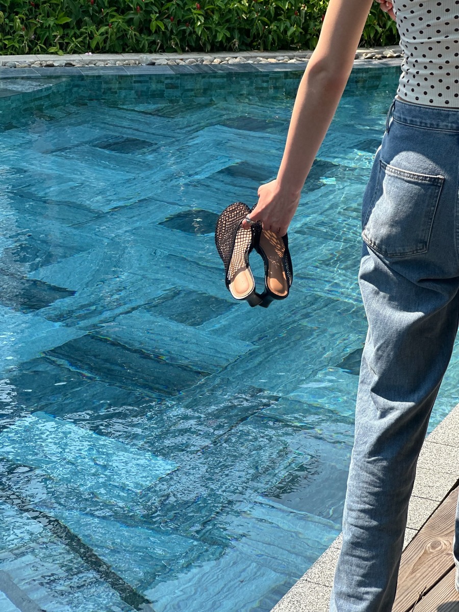 권나라 메쉬슈즈 뮬