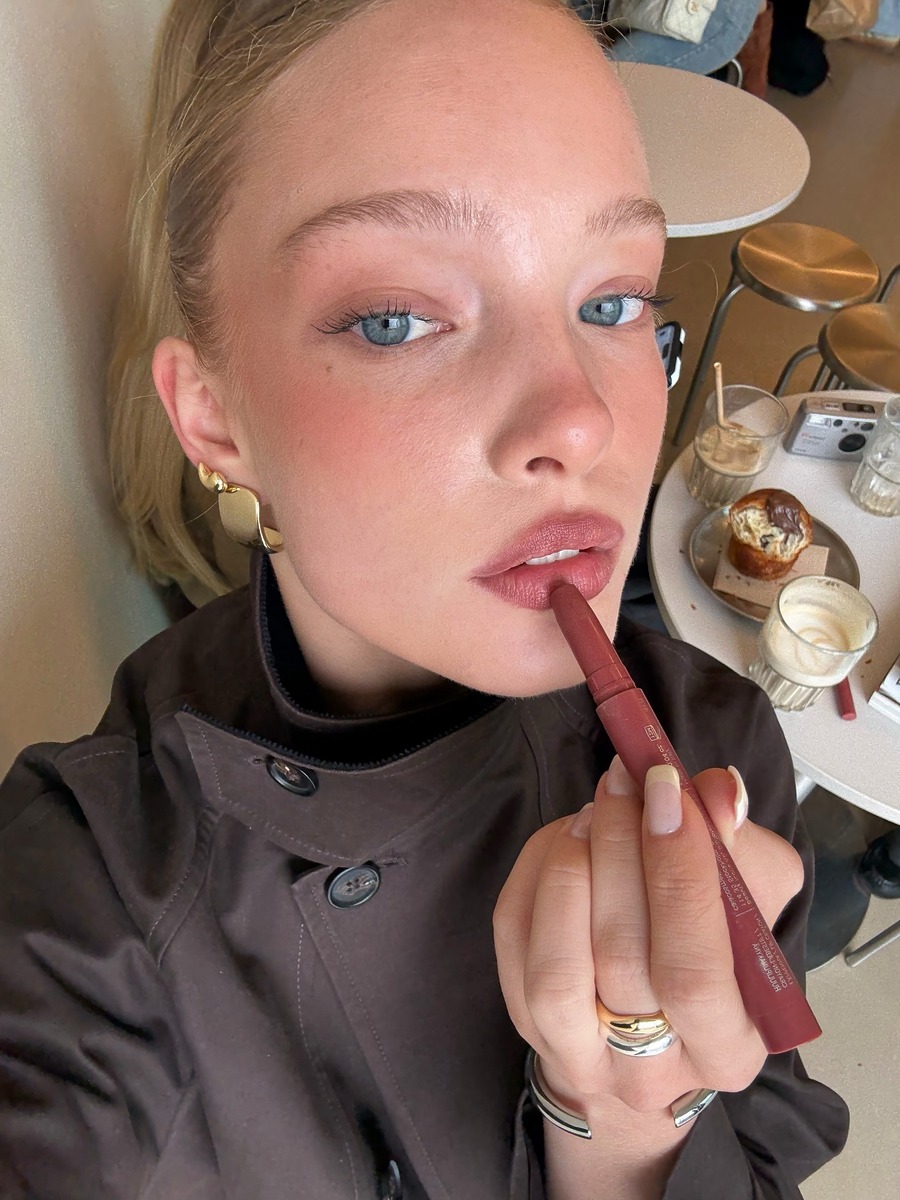 2026 makeup trend, blusher makeup, clean girl makeup, 블러셔 메이크업, 속광 메이크업, 메이크업 트렌드