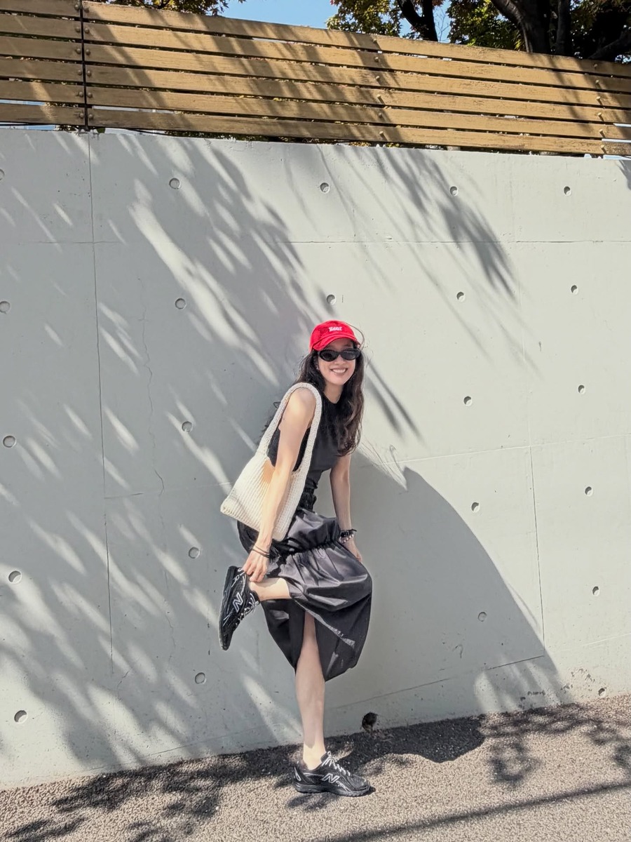 정려원 스니커즈 운동화 원피스