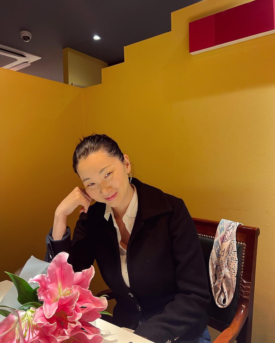 장윤주 화이트셔츠
