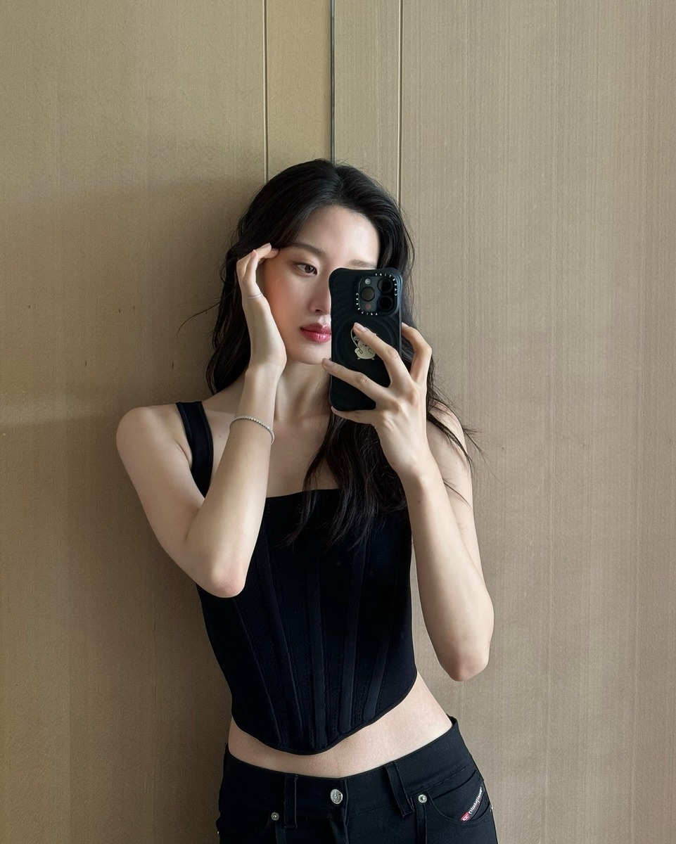 문가영 올블랙