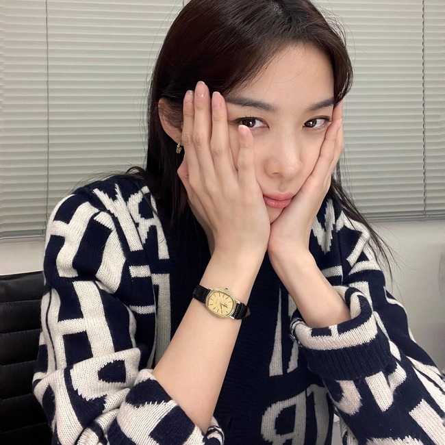 요즘 언니들은 스마트워치 대신 빈티지 시계를 찬다
