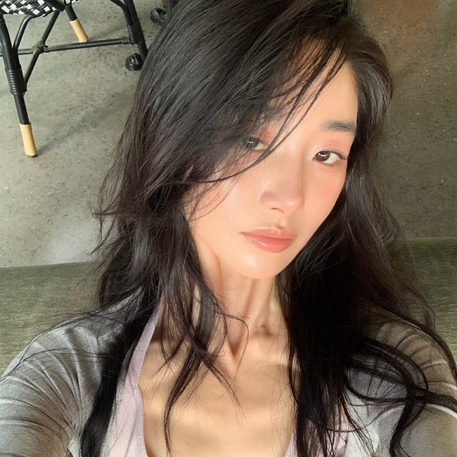 올가을 기억해야 할 헤어 트렌드는 ‘흐트러진 레이어드’ 커트
