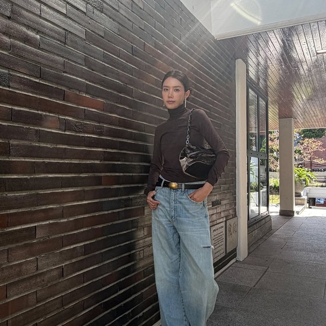예진 언니처럼 ‘찢어진 청바지’ 우아하게 스타일링 하는 비결
